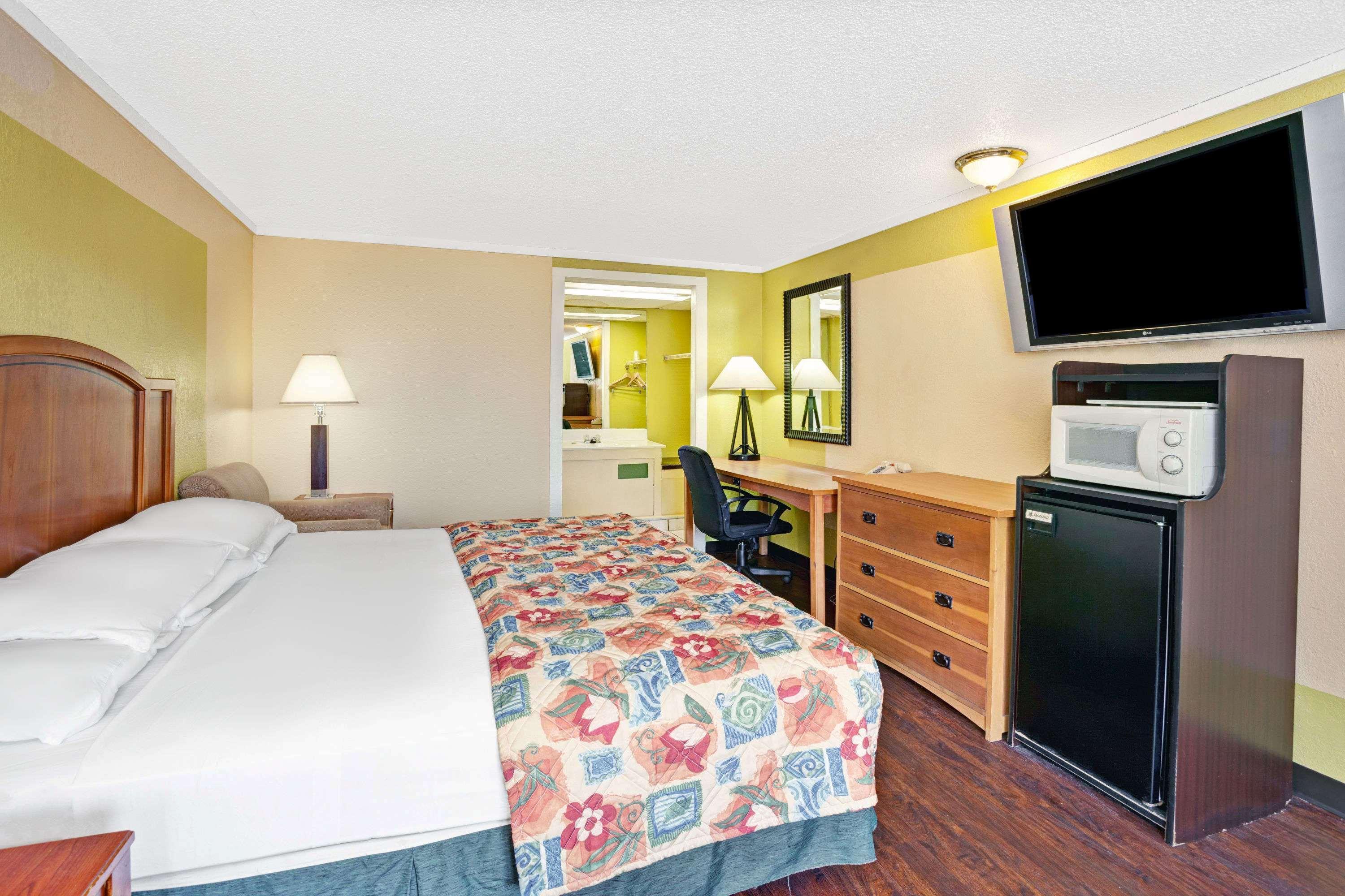 Knights Inn - Madison Heights Eksteriør billede