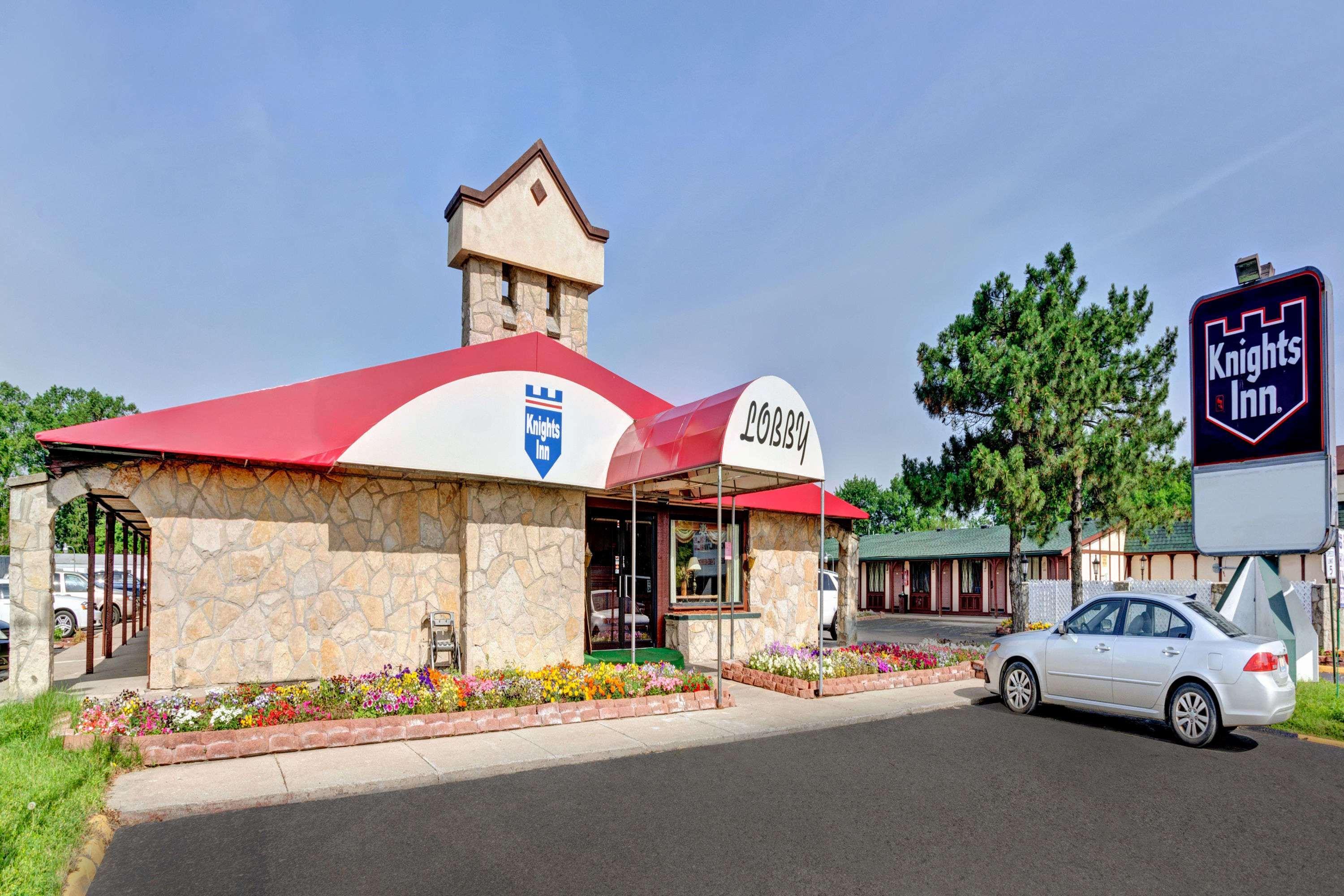 Knights Inn - Madison Heights Eksteriør billede