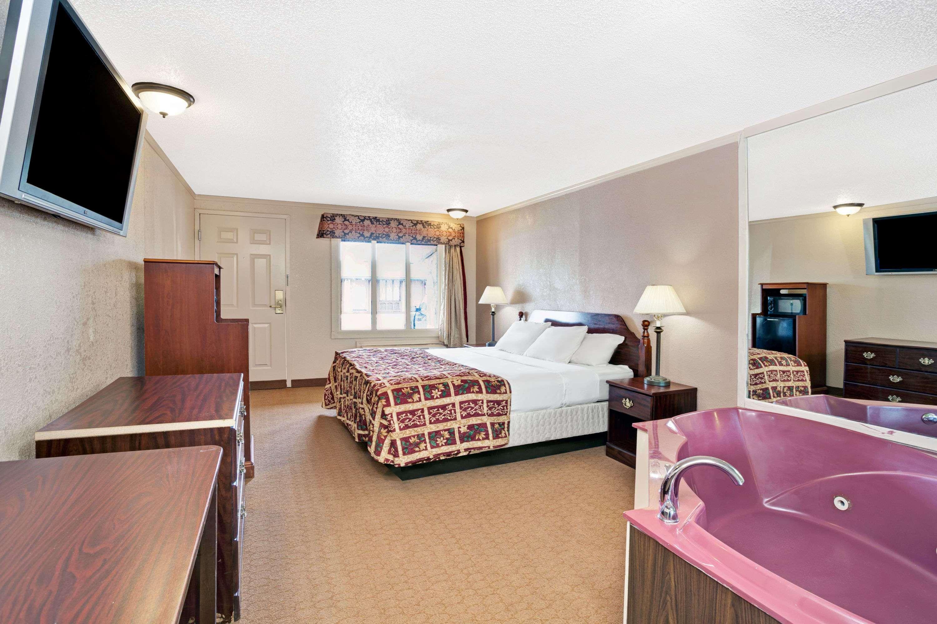 Knights Inn - Madison Heights Eksteriør billede