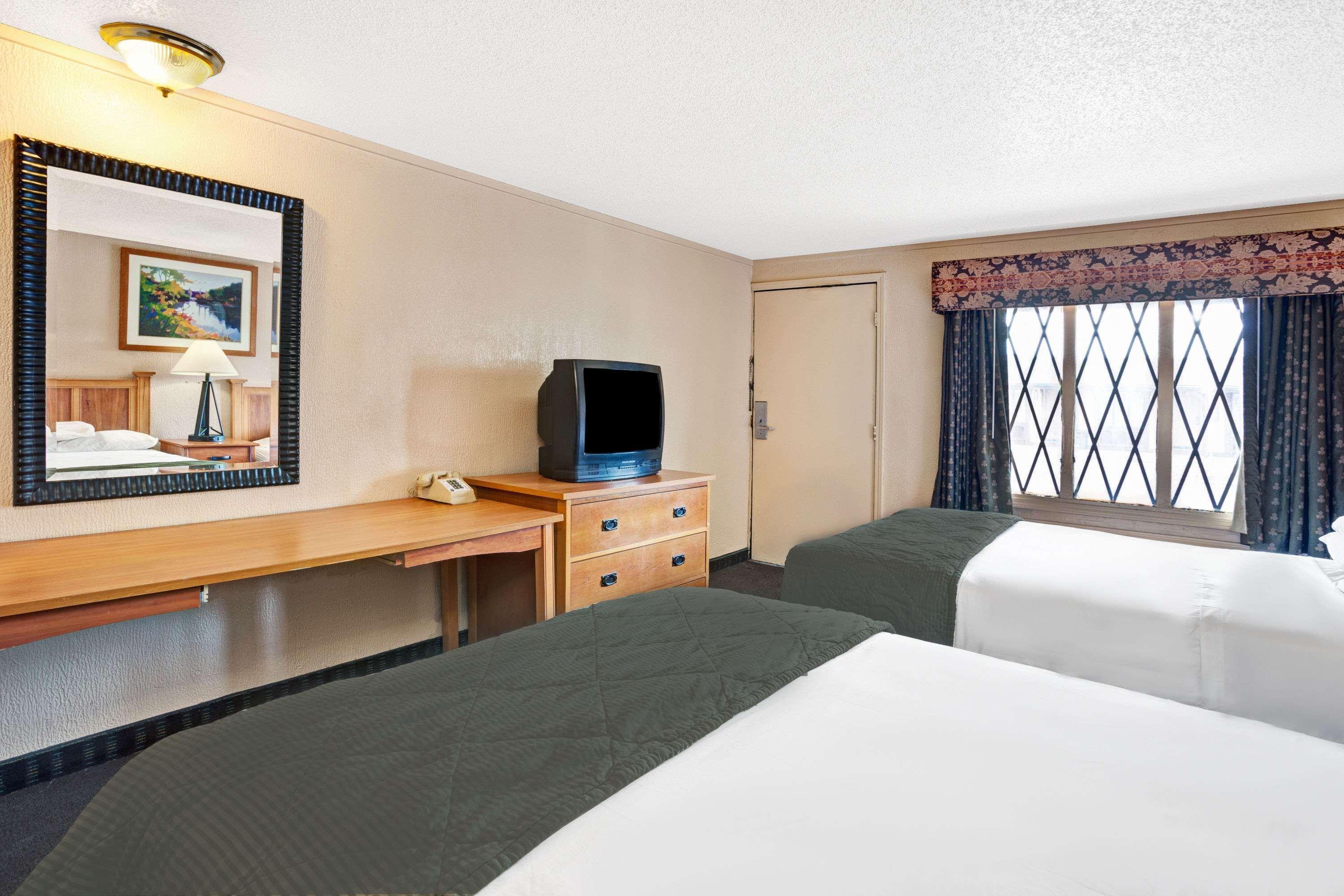 Knights Inn - Madison Heights Eksteriør billede